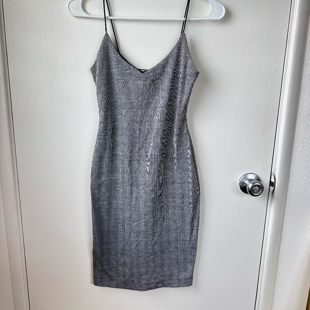 B&W body con dress, size small